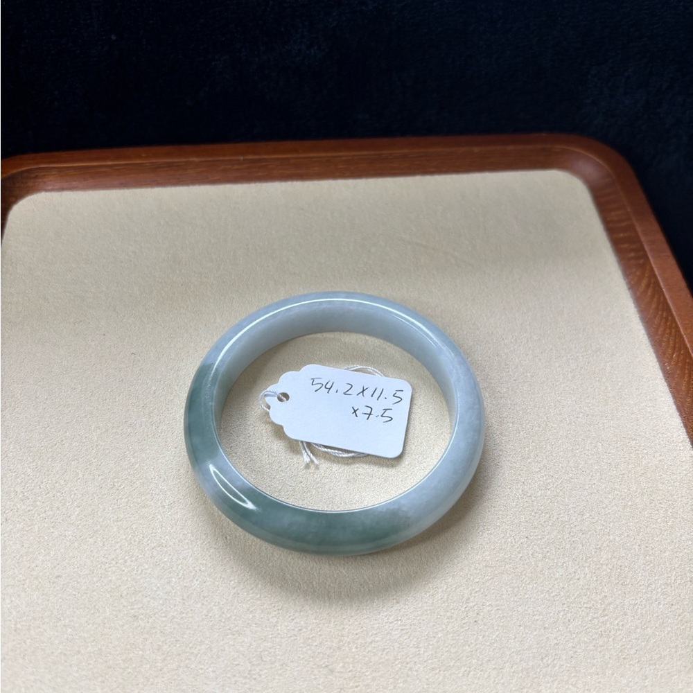 Elegant Jade Bangle Bracelet